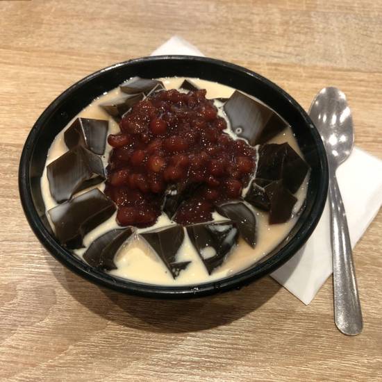SW2 Gelée noire et haricot rouge au lait 凉粉红豆